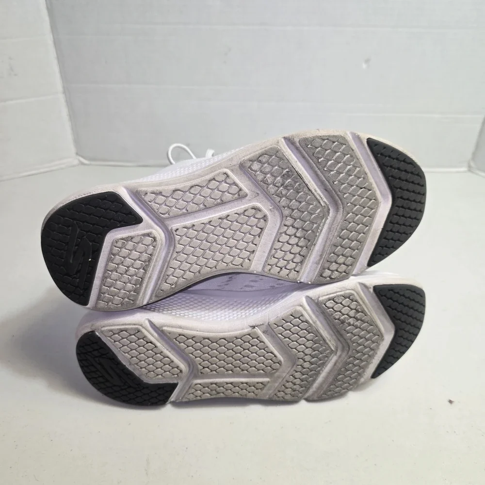 Skechers Max Cushioning White Running Shoes Women's Size 8 (128262)